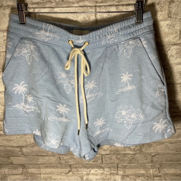Lou & Grey Shorts Women’s Sz S Light Blue Soft &‎ Comfy Palm Trees - Picture 1 of 8